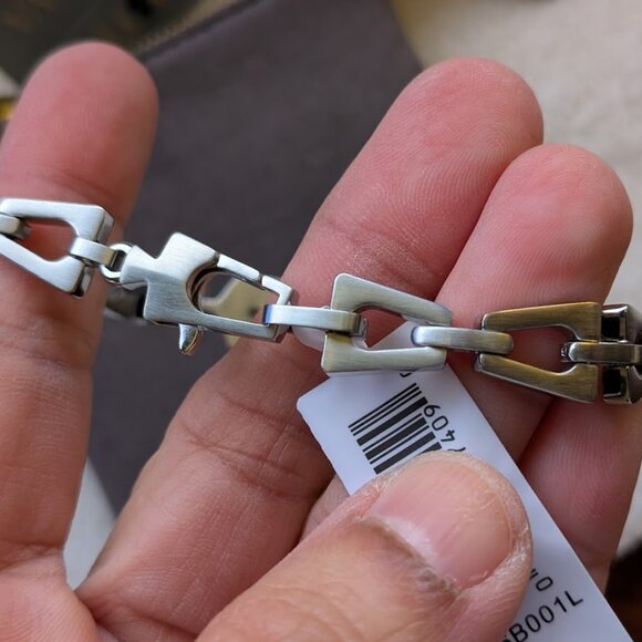 ⬇️PD⬇️BULOVA Gold and Silver Watch with Elegant Design and Link Bracelet - Picture 4 of 14